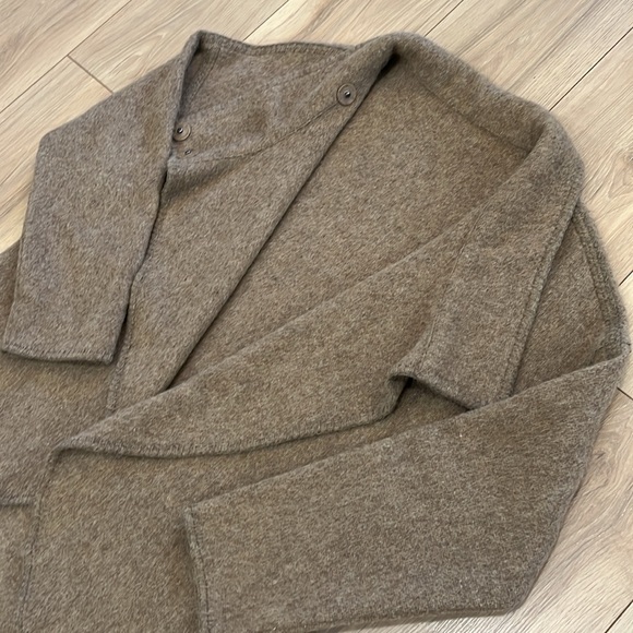 Peruvian Alpaca and Wool Blend Short Cocoon Coat with Pockets - Picture 2 of 9